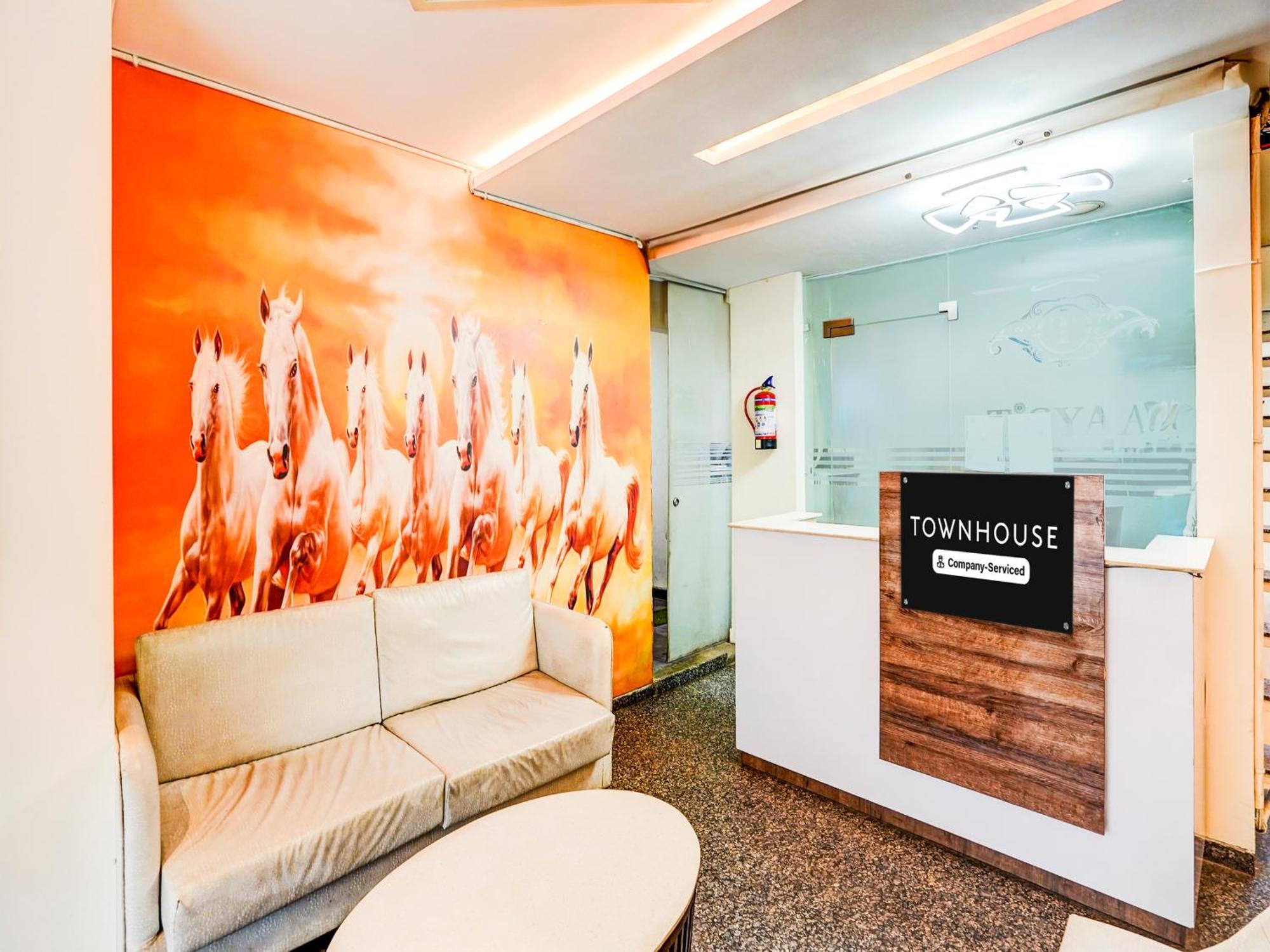 Super Townhouse Pitampura West Enclave Hotel เดลี ภายนอก รูปภาพ