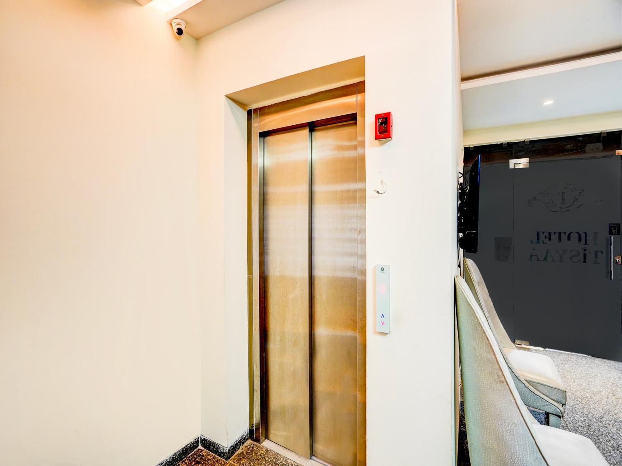 Super Townhouse Pitampura West Enclave Hotel เดลี ภายนอก รูปภาพ