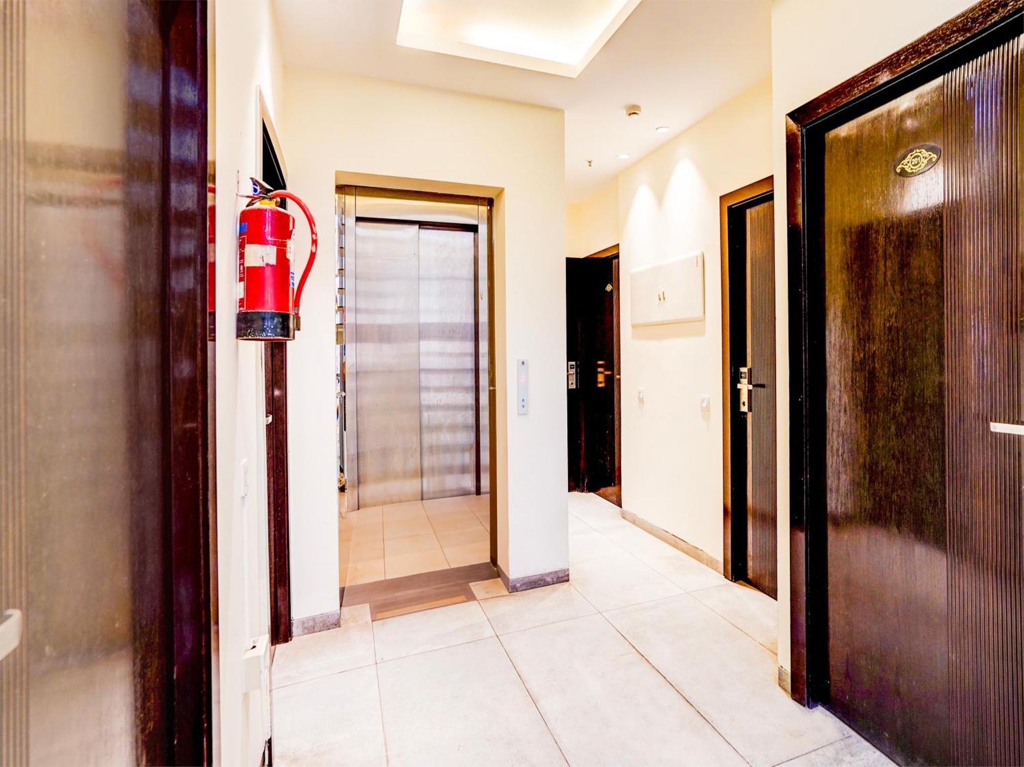 Super Townhouse Pitampura West Enclave Hotel เดลี ภายนอก รูปภาพ