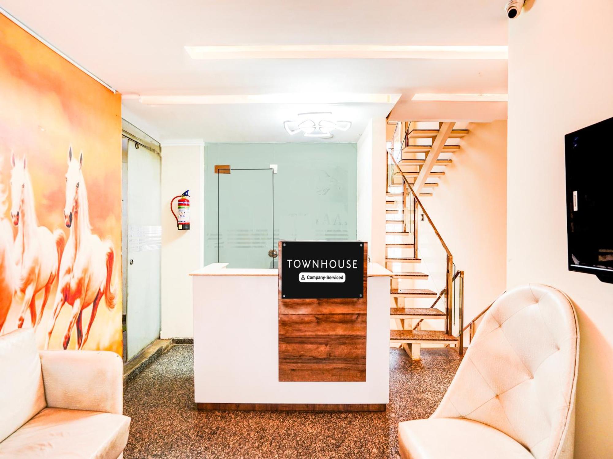 Super Townhouse Pitampura West Enclave Hotel เดลี ภายนอก รูปภาพ