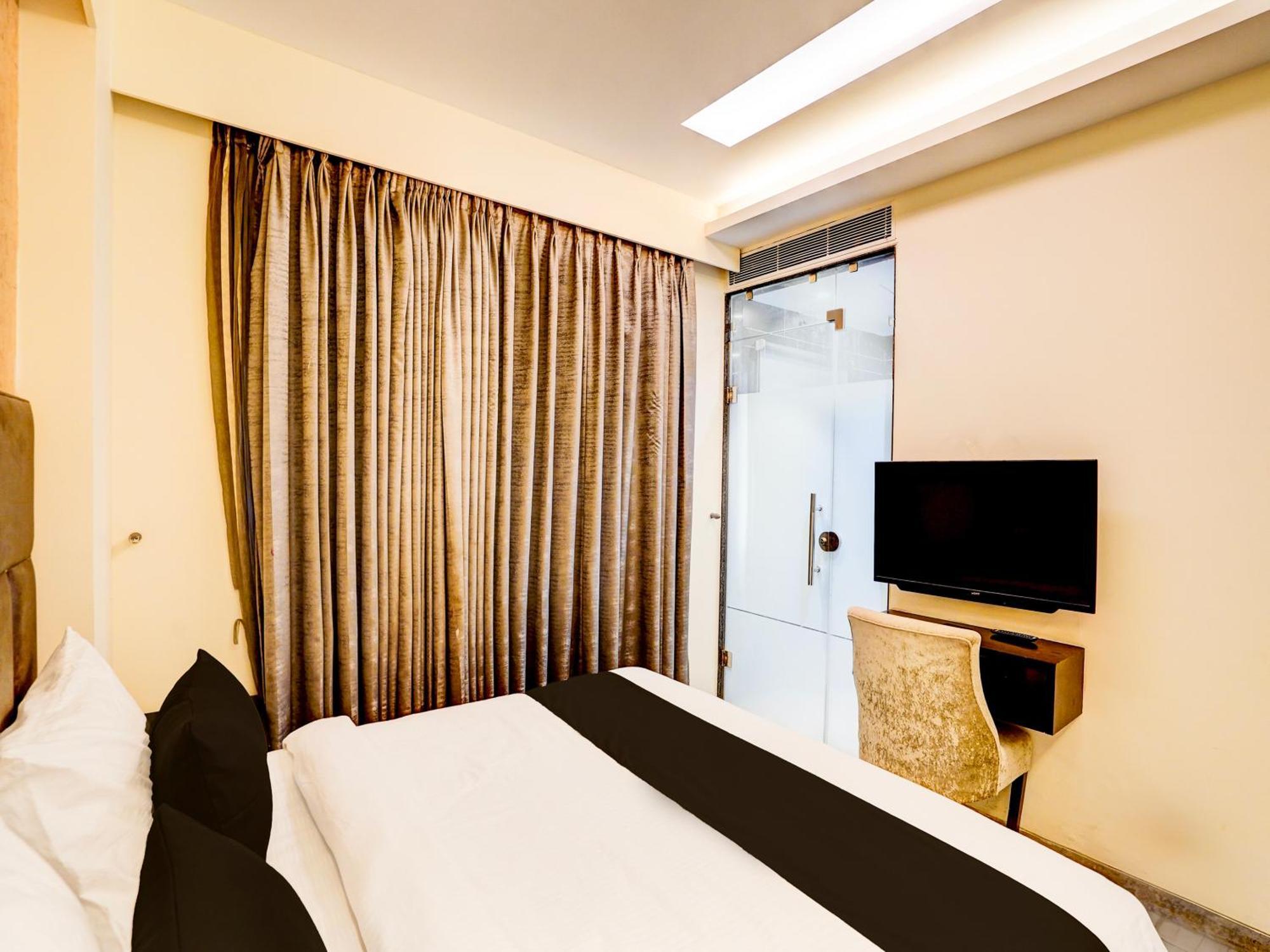 Super Townhouse Pitampura West Enclave Hotel เดลี ภายนอก รูปภาพ