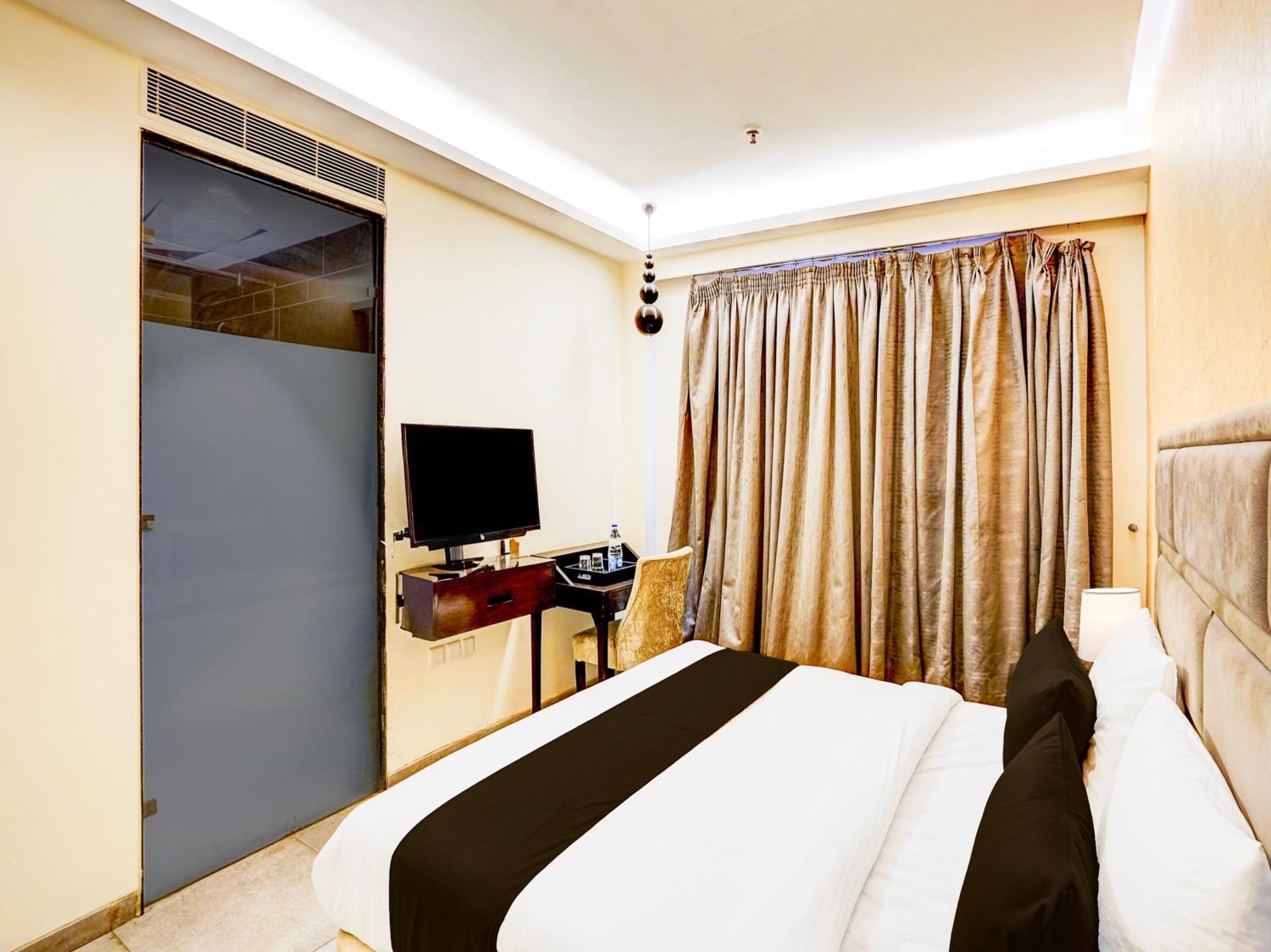 Super Townhouse Pitampura West Enclave Hotel เดลี ภายนอก รูปภาพ