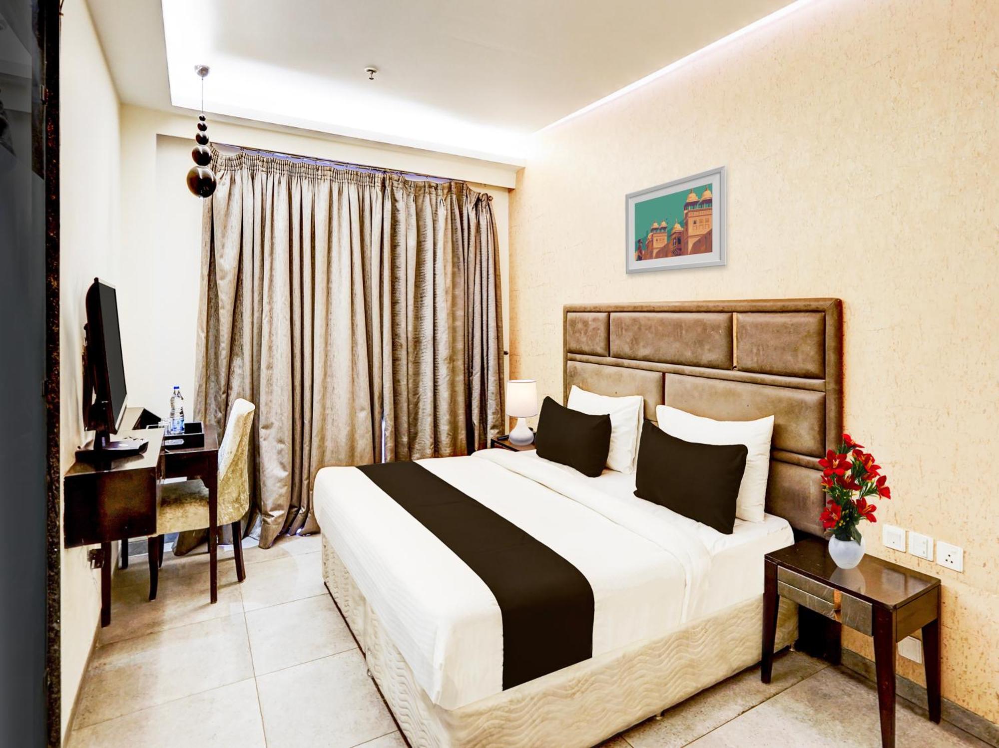 Super Townhouse Pitampura West Enclave Hotel เดลี ภายนอก รูปภาพ